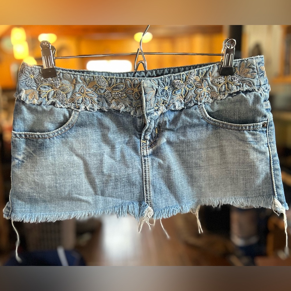 Y2K - Vintage Guess Denim mini skirt
